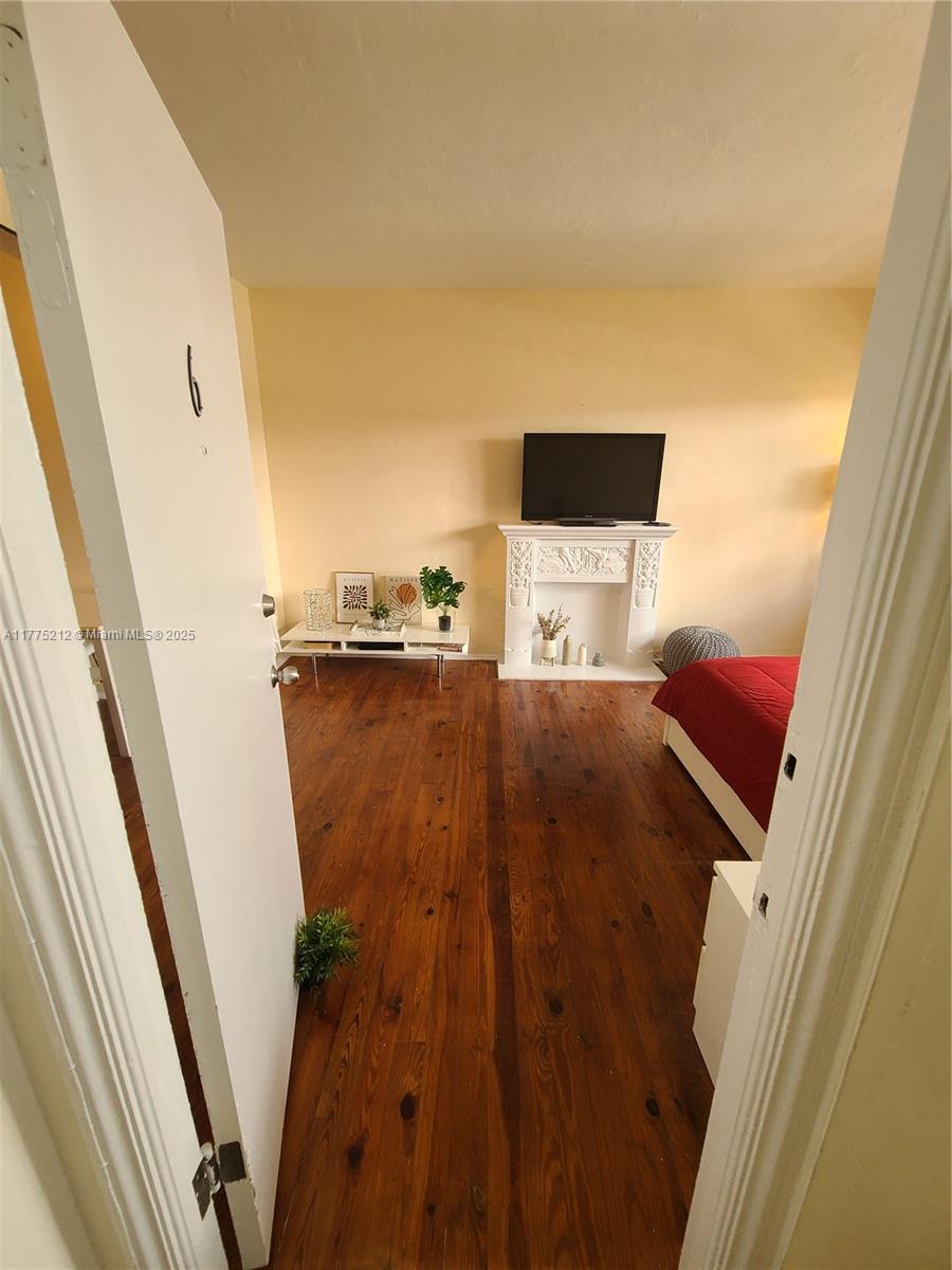 1052 Jefferson Ave # 6