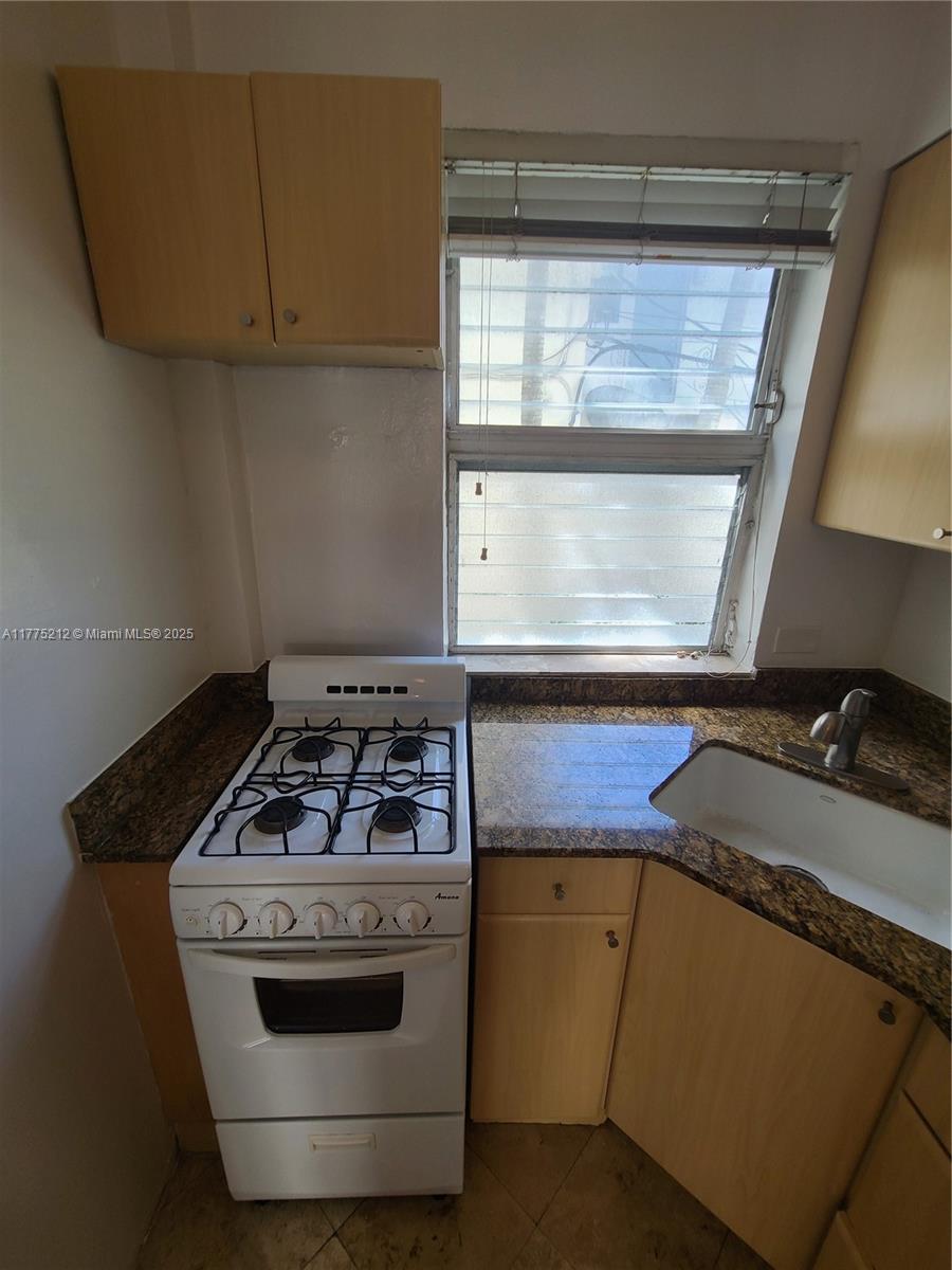 1052 Jefferson Ave # 6