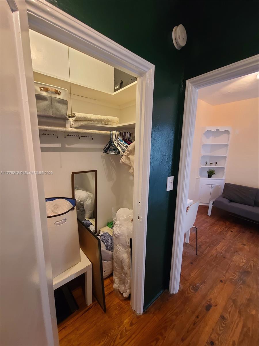 1052 Jefferson Ave # 6