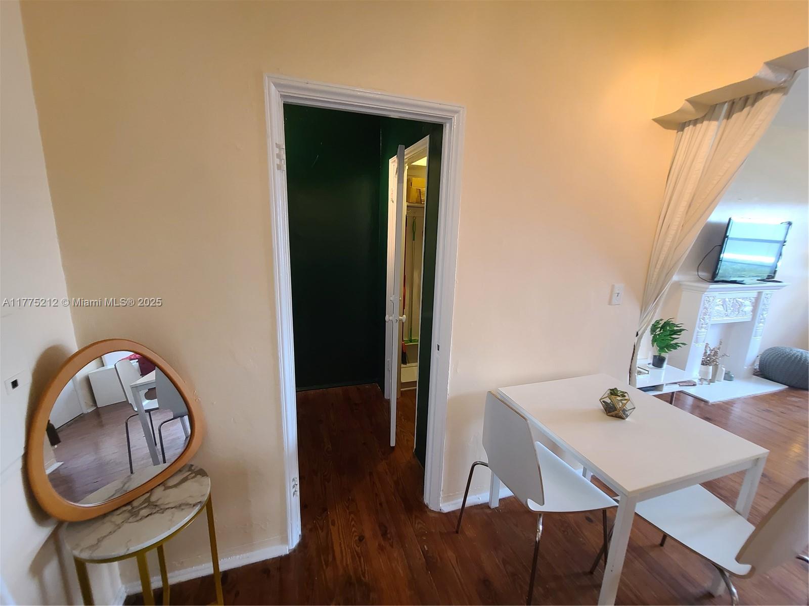 1052 Jefferson Ave # 6