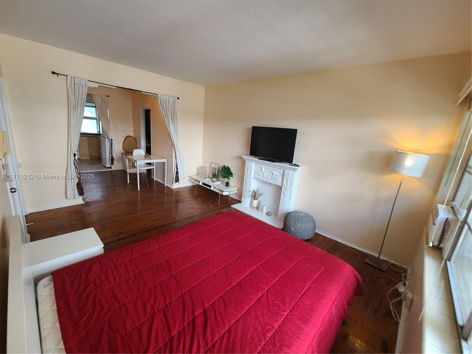 1052 Jefferson Ave # 6