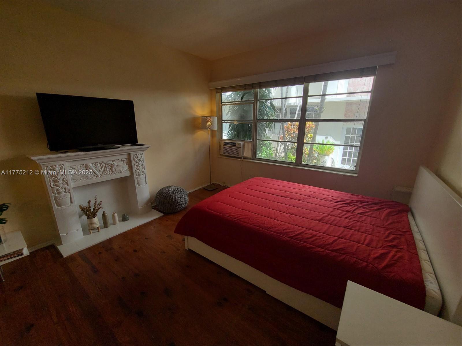 1052 Jefferson Ave # 6