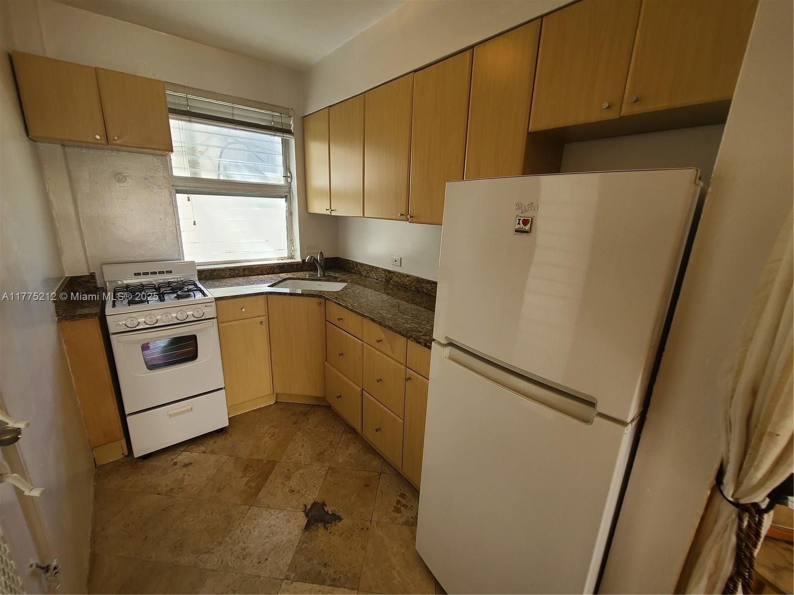 1052 Jefferson Ave # 6