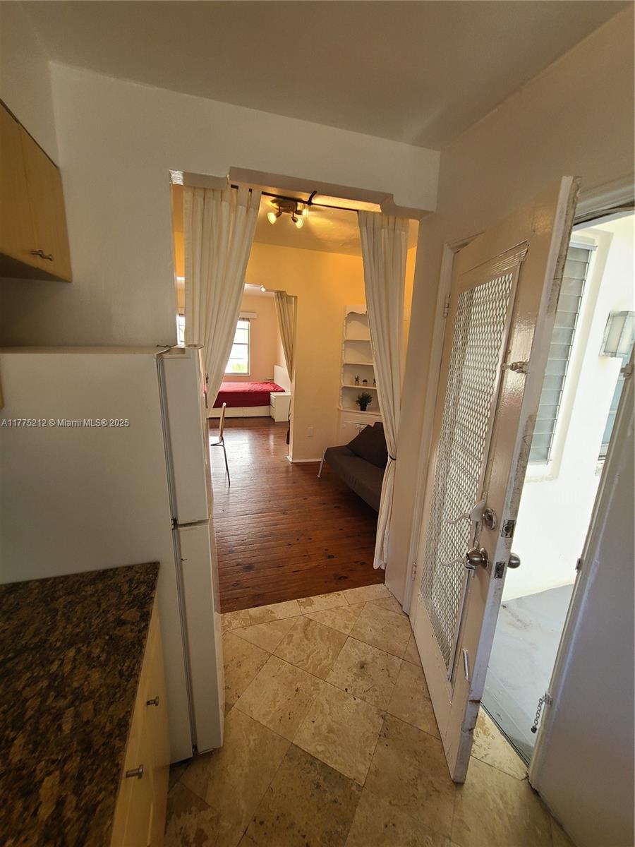 1052 Jefferson Ave # 6