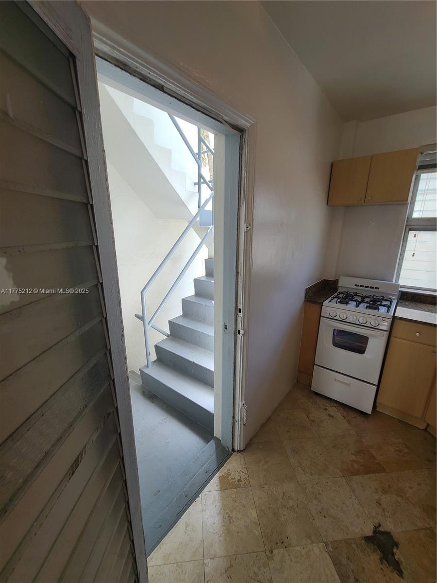 1052 Jefferson Ave # 6