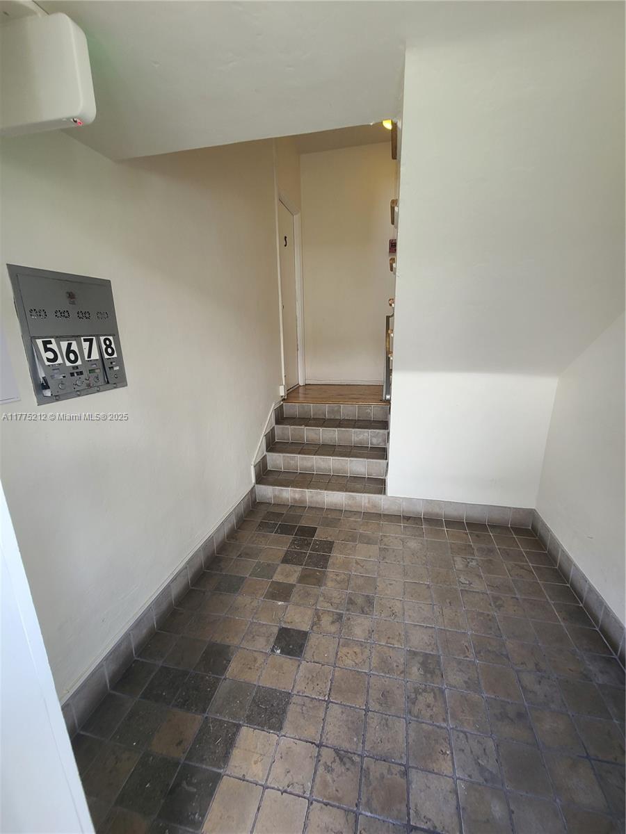 1052 Jefferson Ave # 6