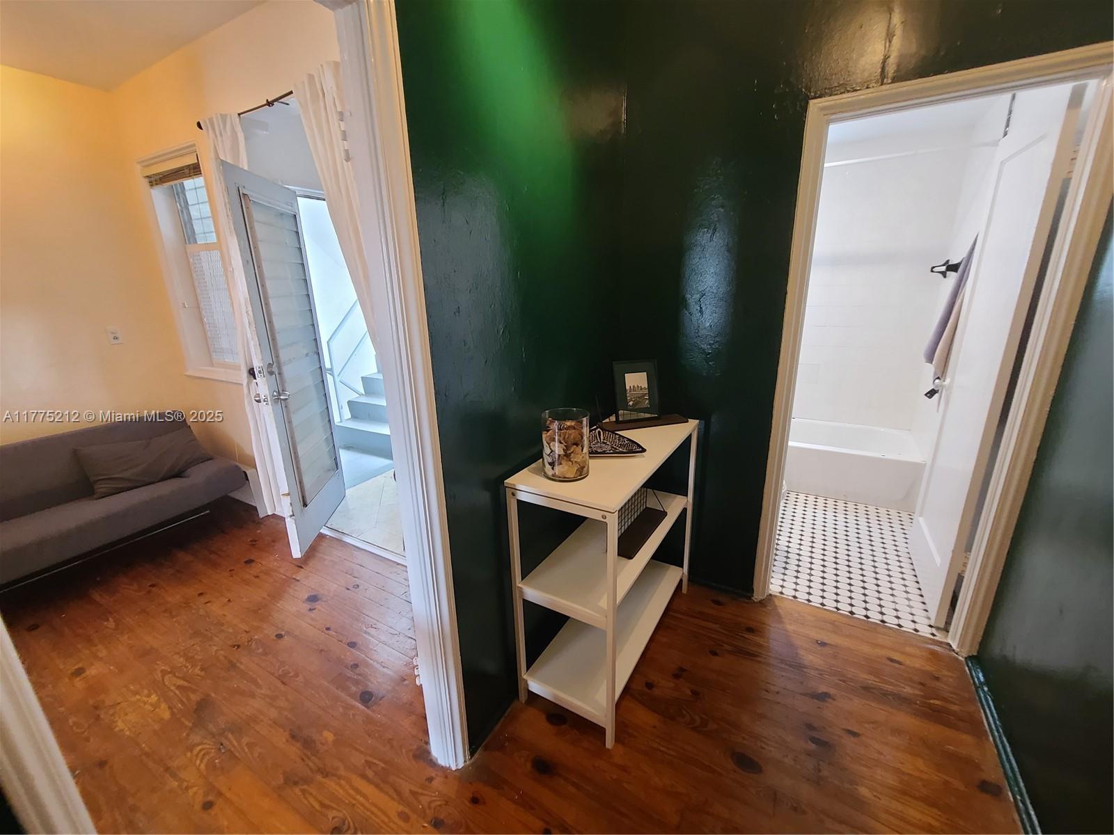 1052 Jefferson Ave # 6