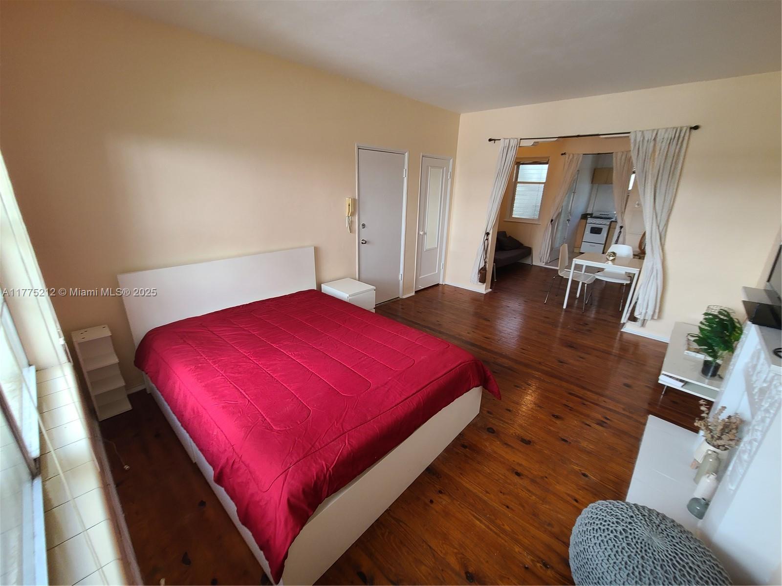 1052 Jefferson Ave # 6