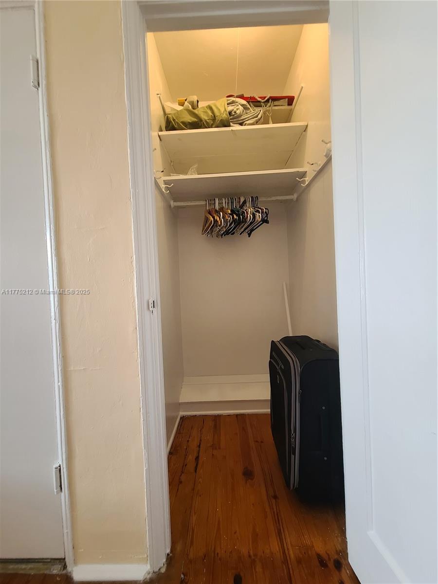 1052 Jefferson Ave # 6