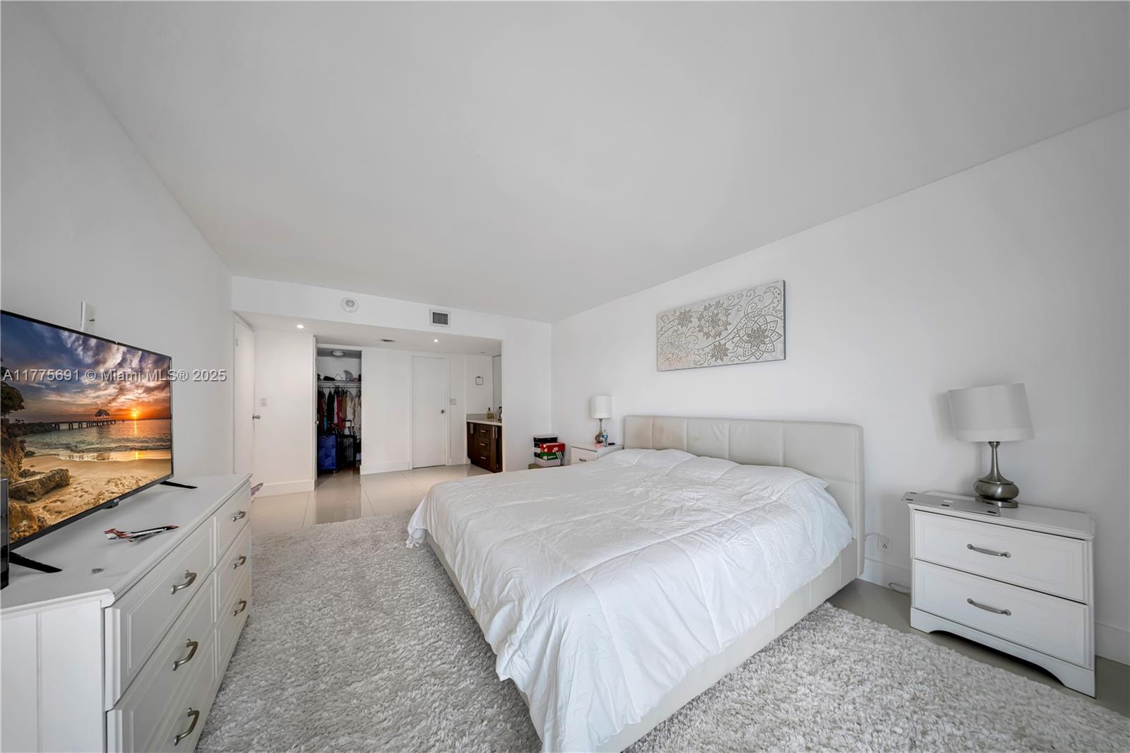 100 Bayview Dr # 2014