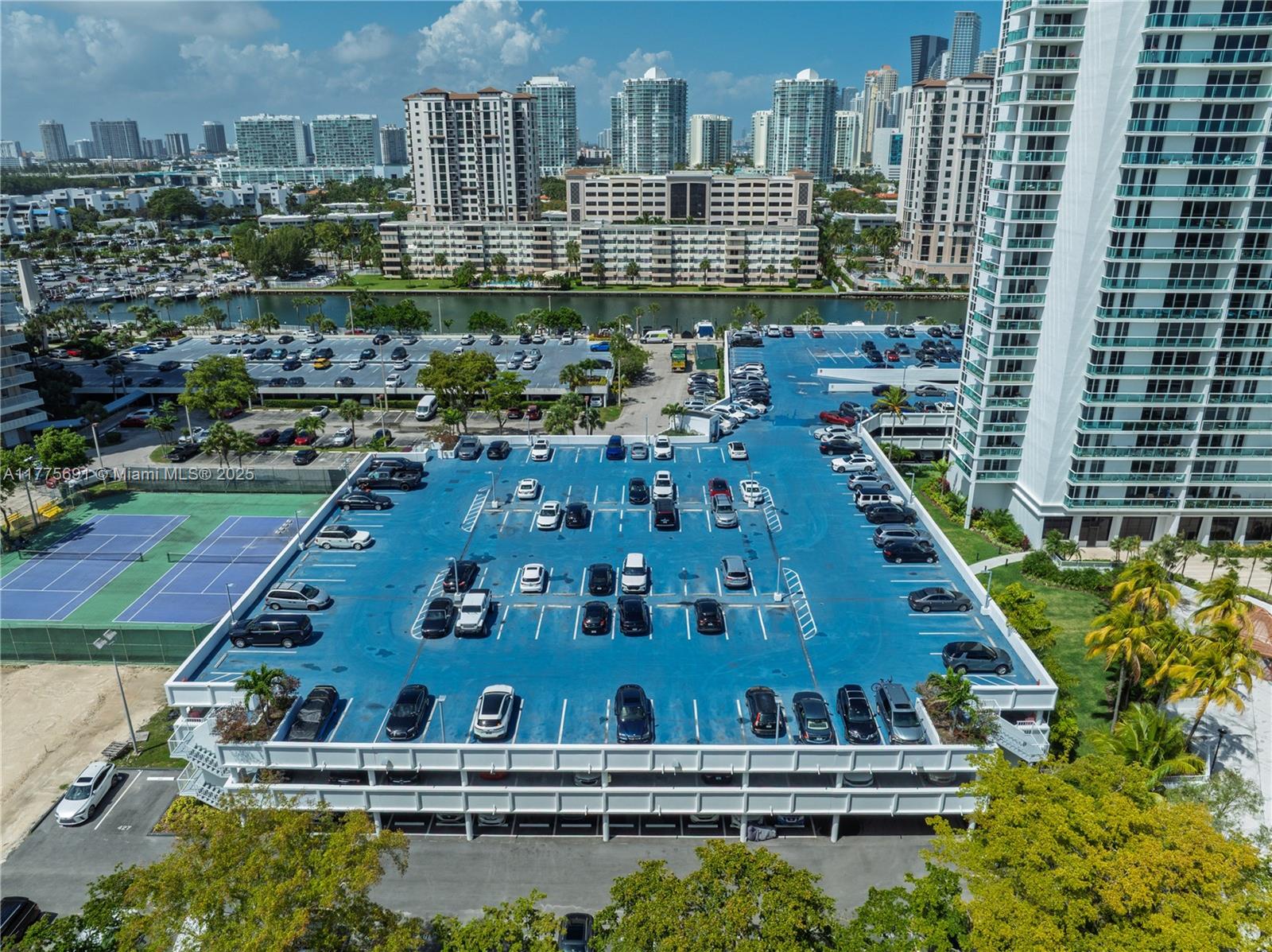 100 Bayview Dr # 2014