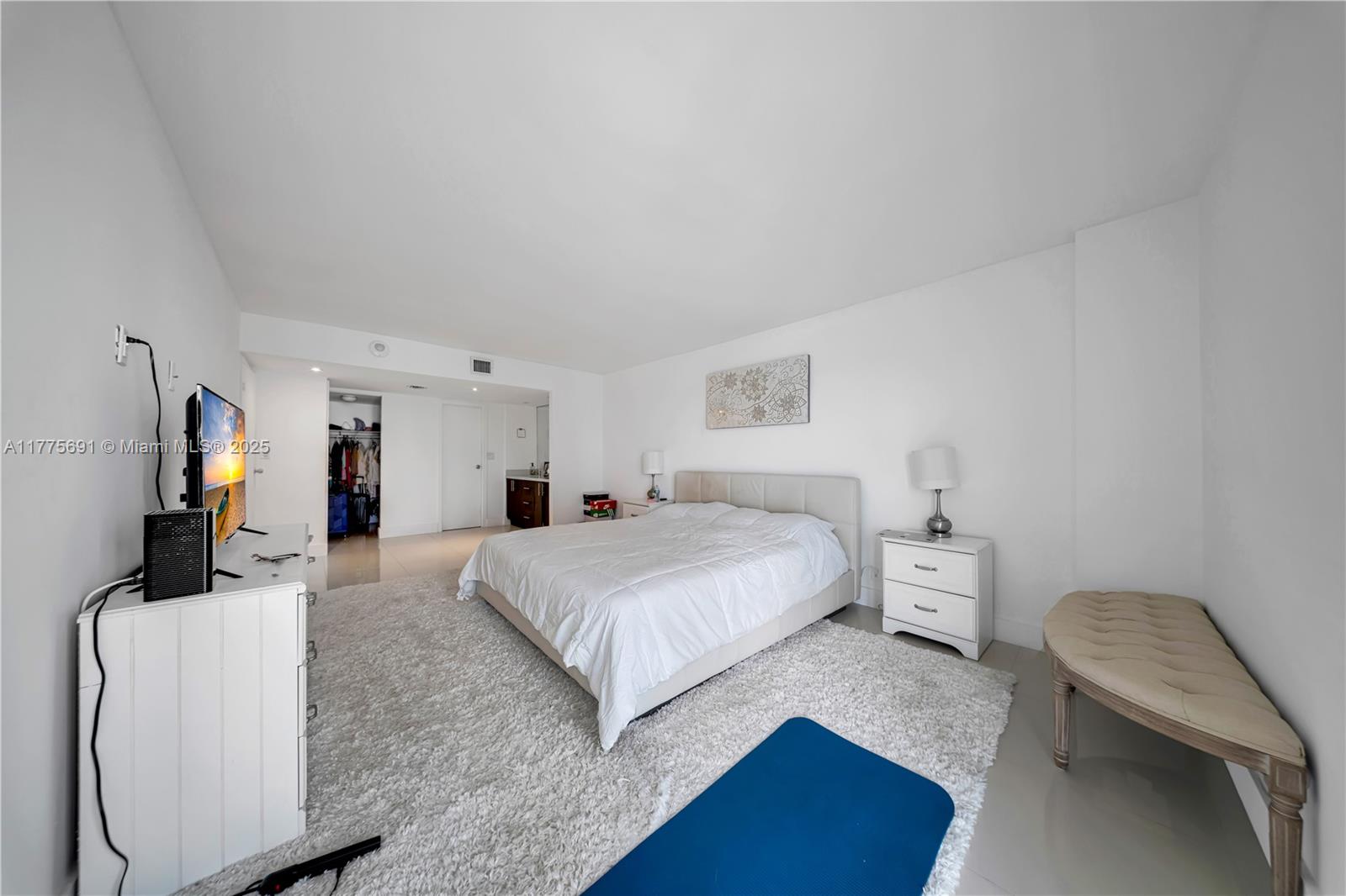 100 Bayview Dr # 2014