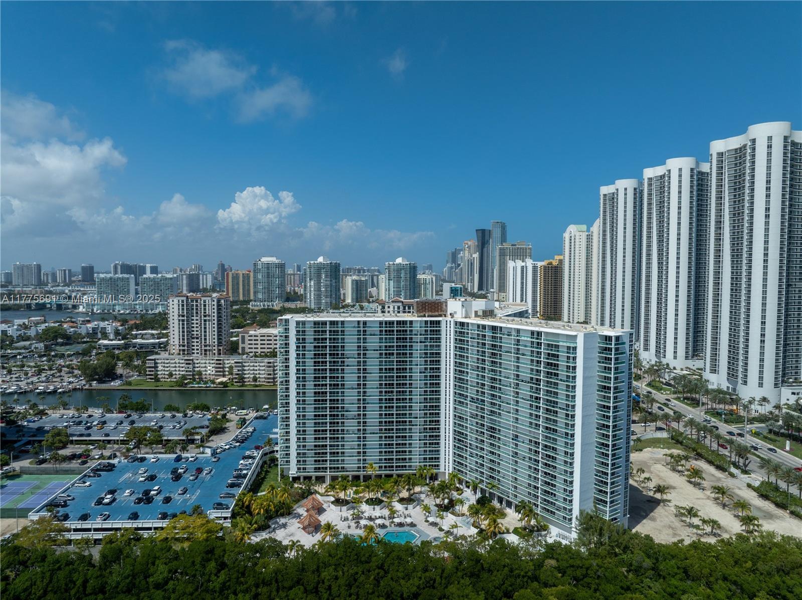 100 Bayview Dr # 2014