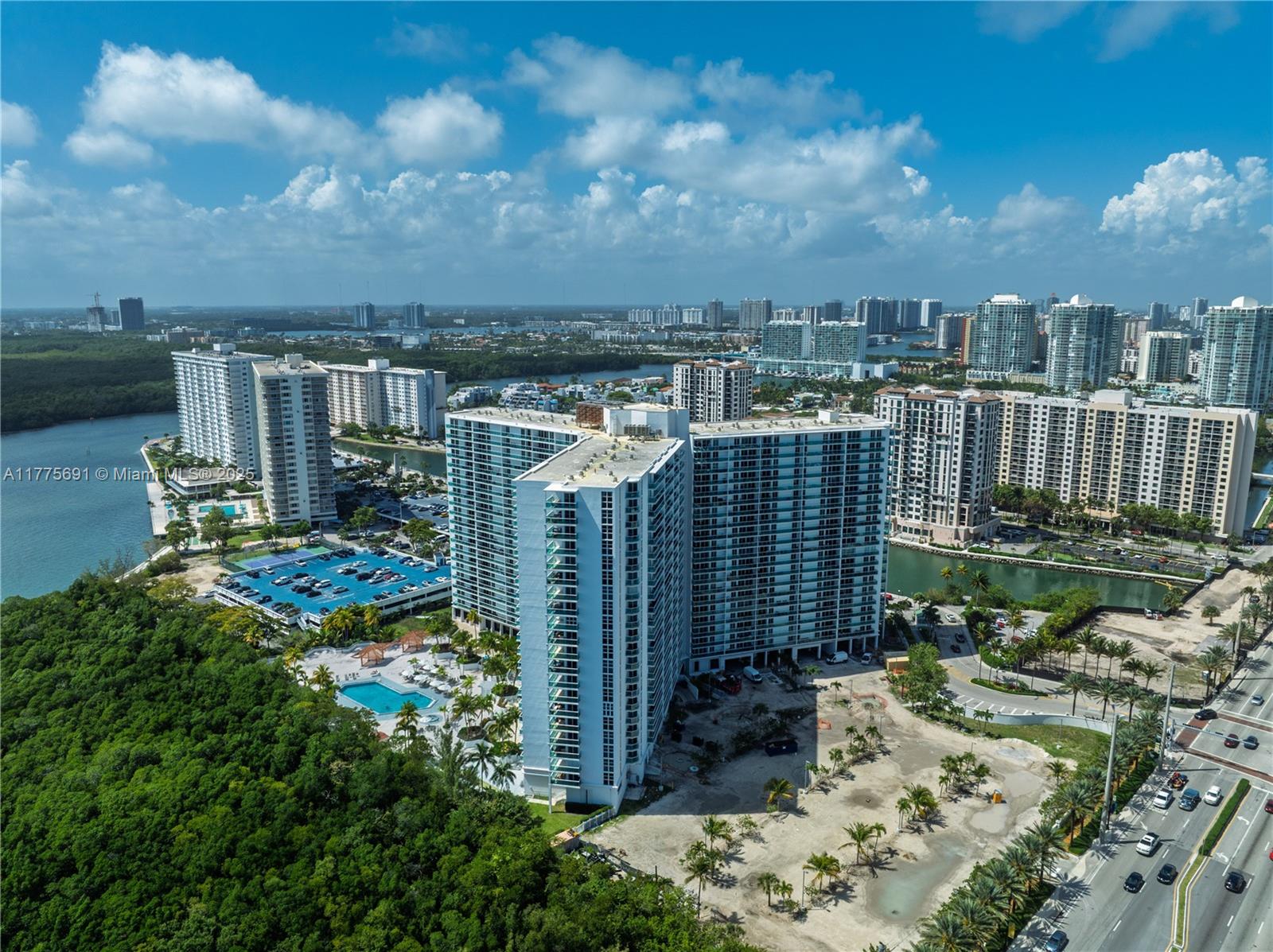 100 Bayview Dr # 2014