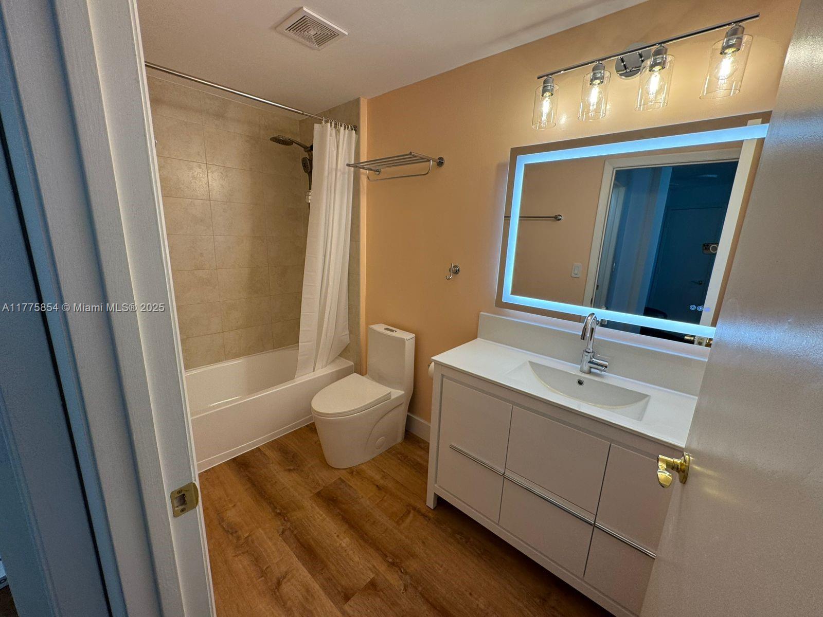 1900 N Bayshore Dr # 4005