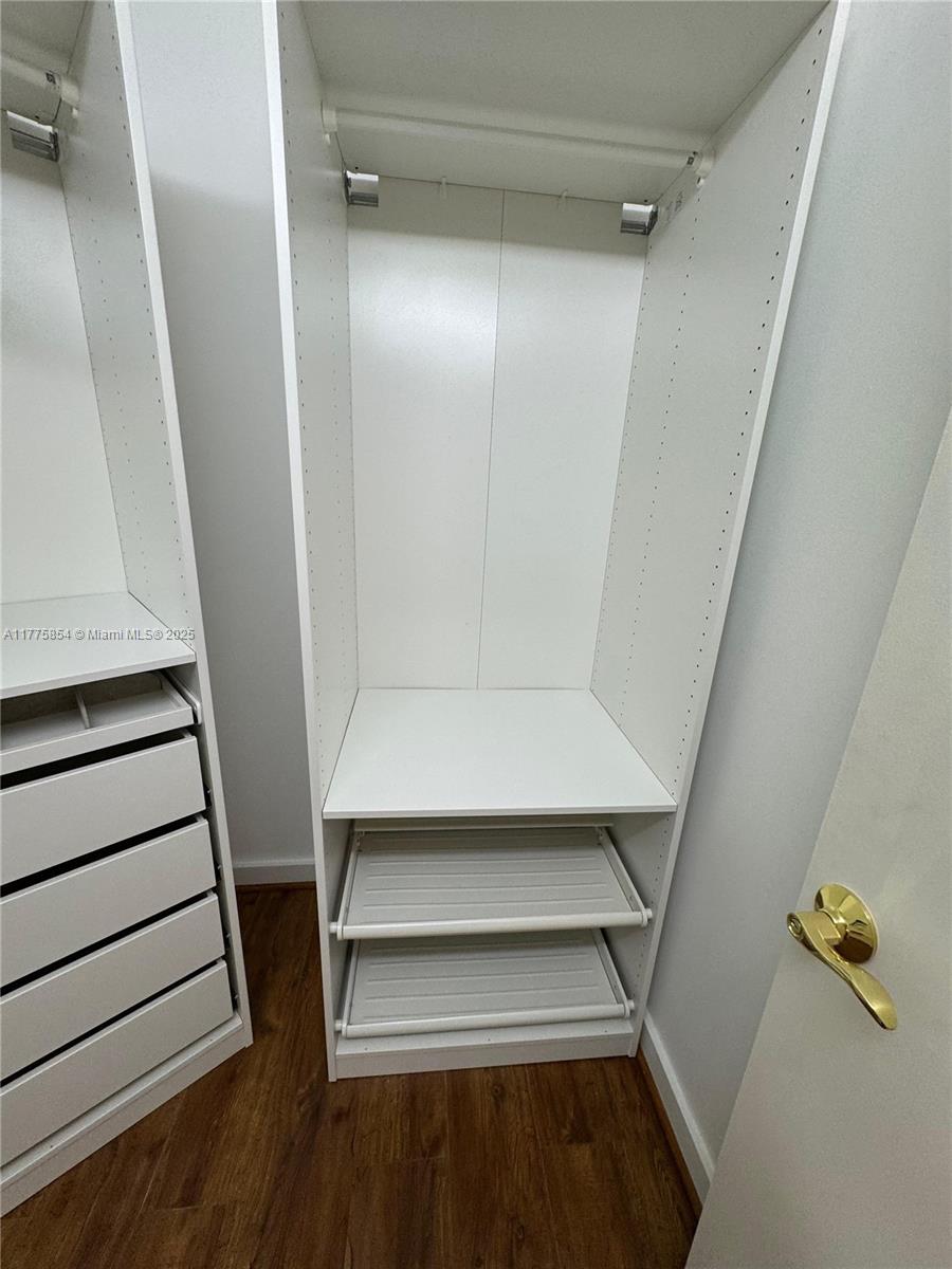 1900 N Bayshore Dr # 4005