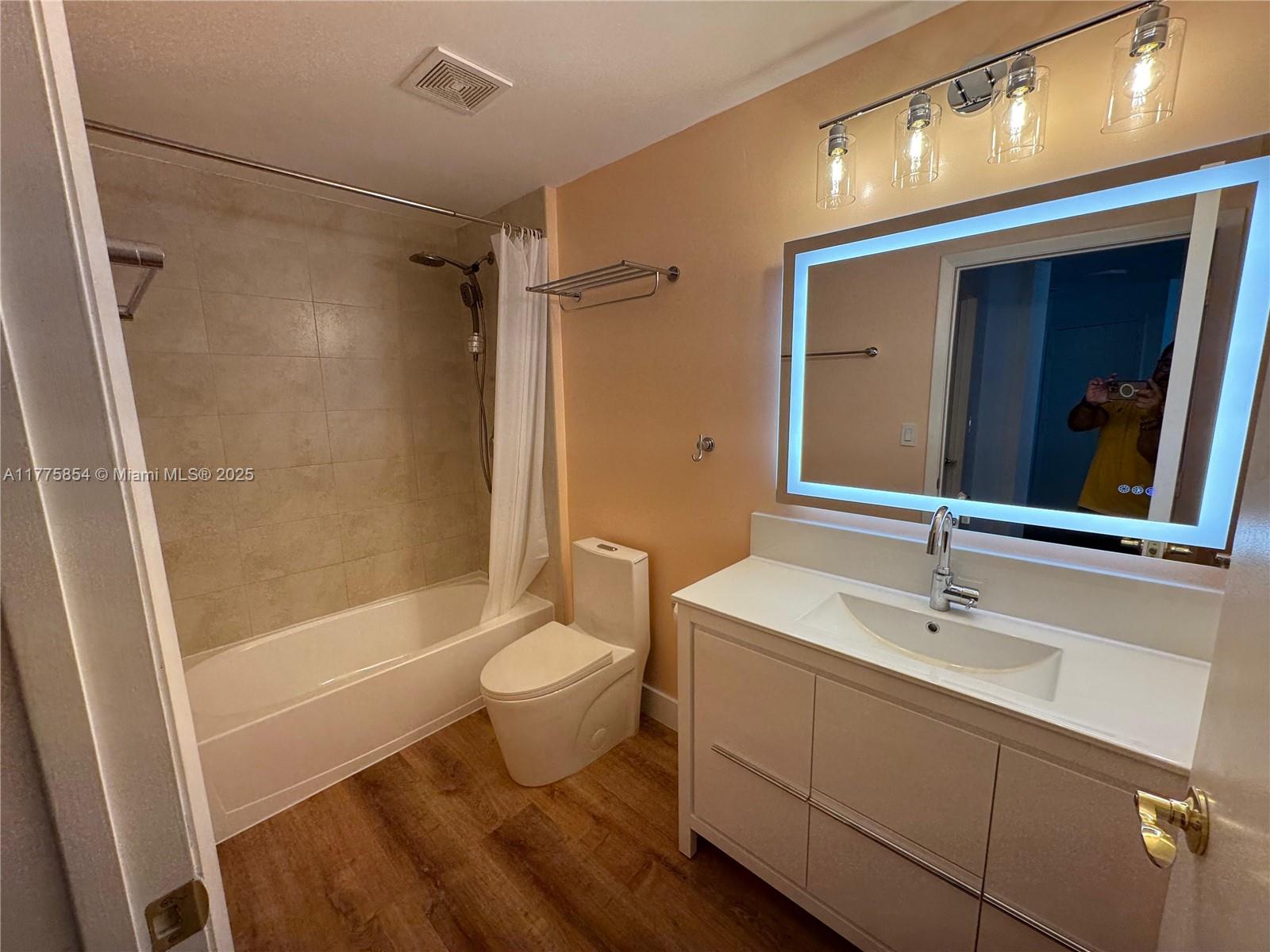 1900 N Bayshore Dr # 4005