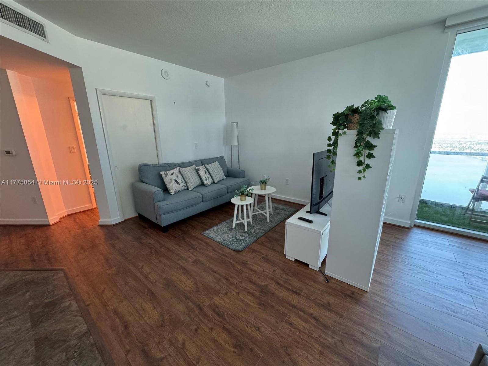1900 N Bayshore Dr # 4005
