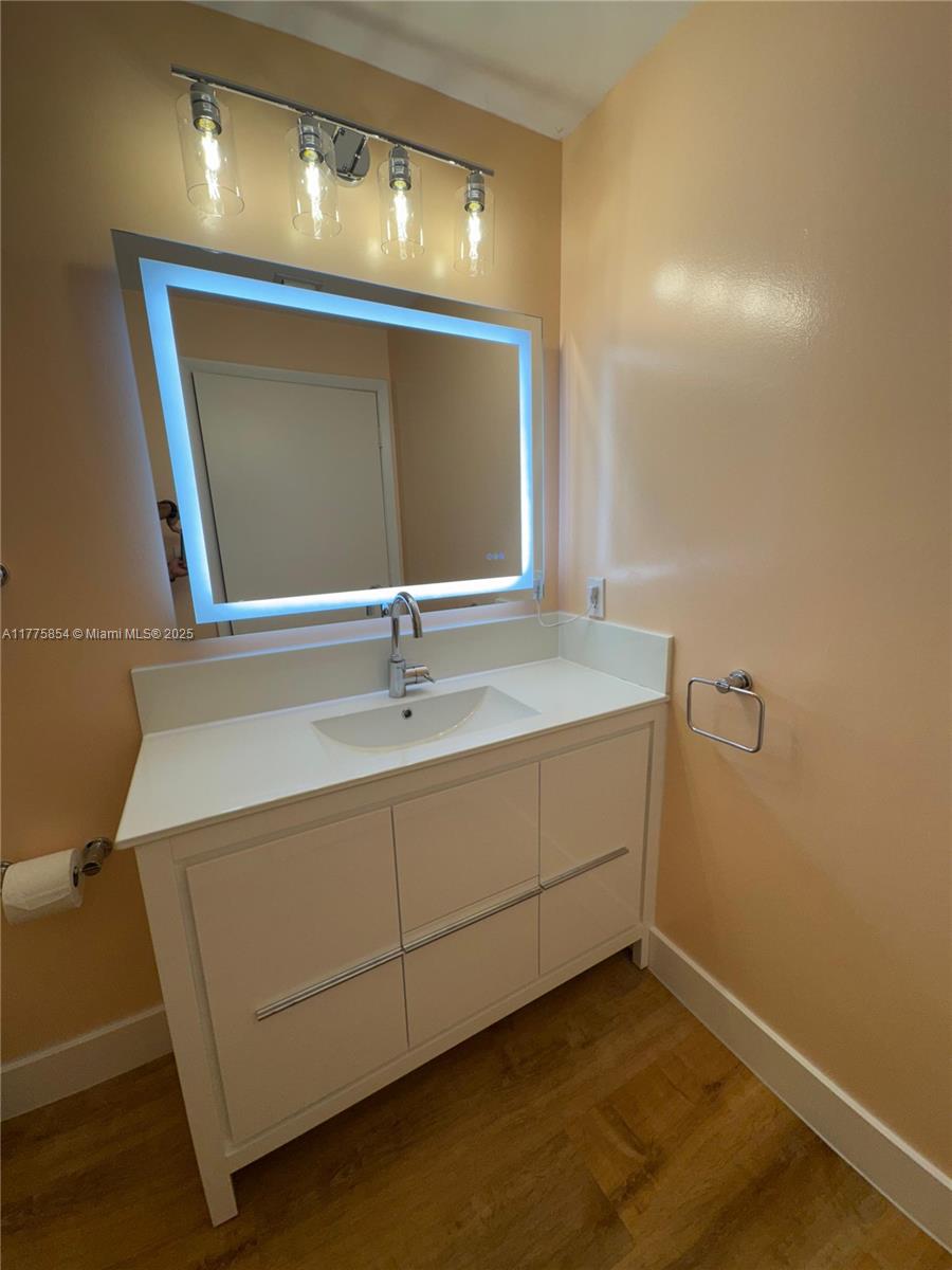 1900 N Bayshore Dr # 4005