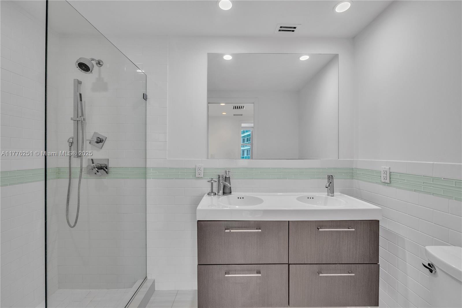 5055 Collins Ave # 7A