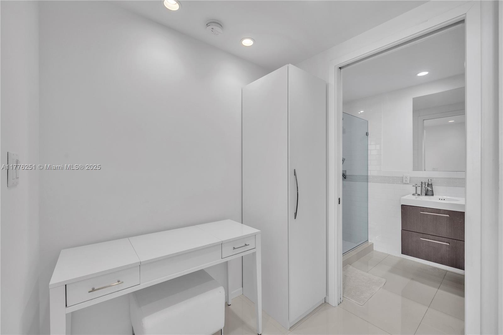 5055 Collins Ave # 7A