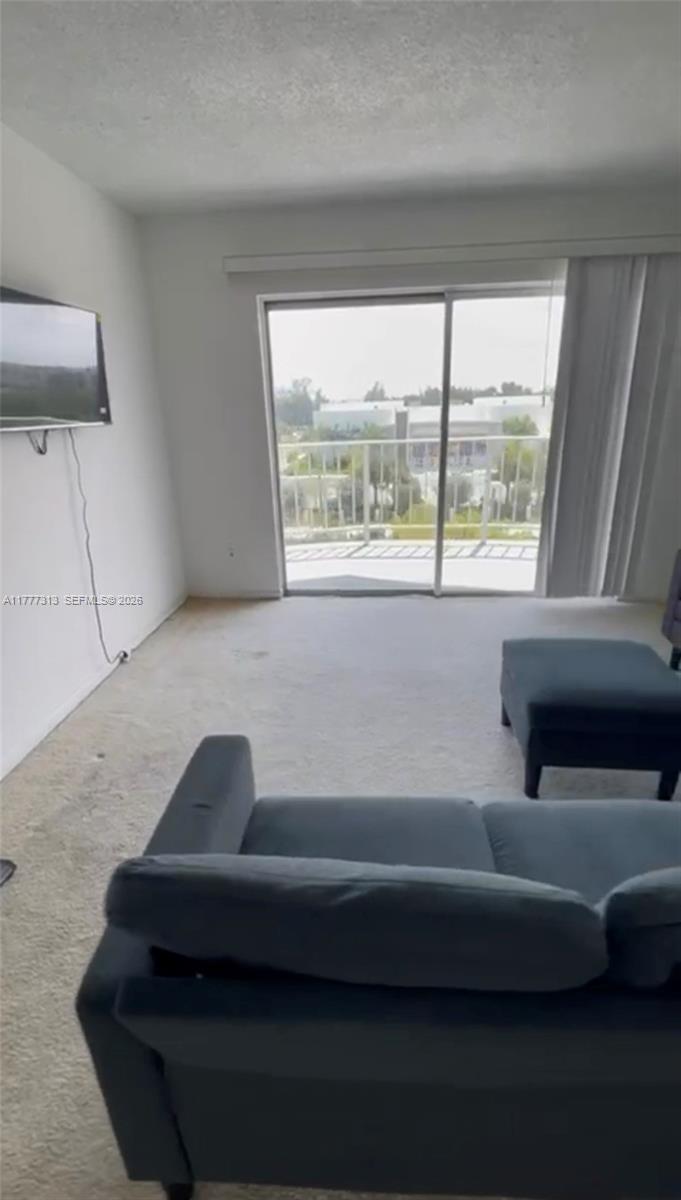 496 NW 165th St Rd # 611 Unit: D-611