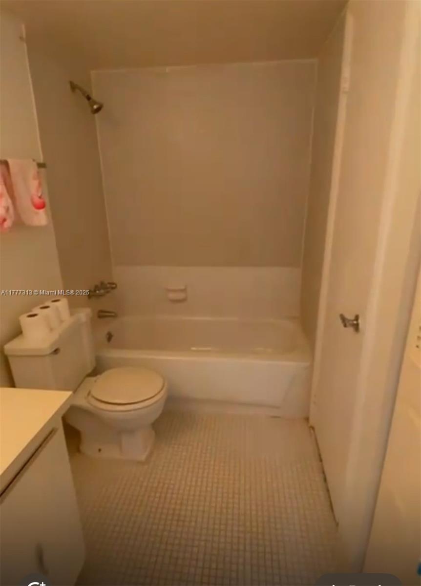 496 NW 165th St Rd # 611 Unit: D-611