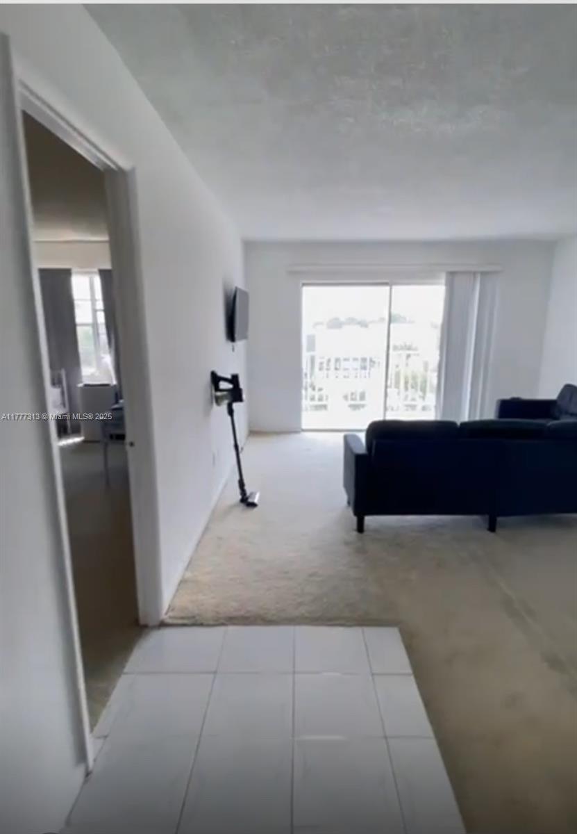 496 NW 165th St Rd # 611 Unit: D-611