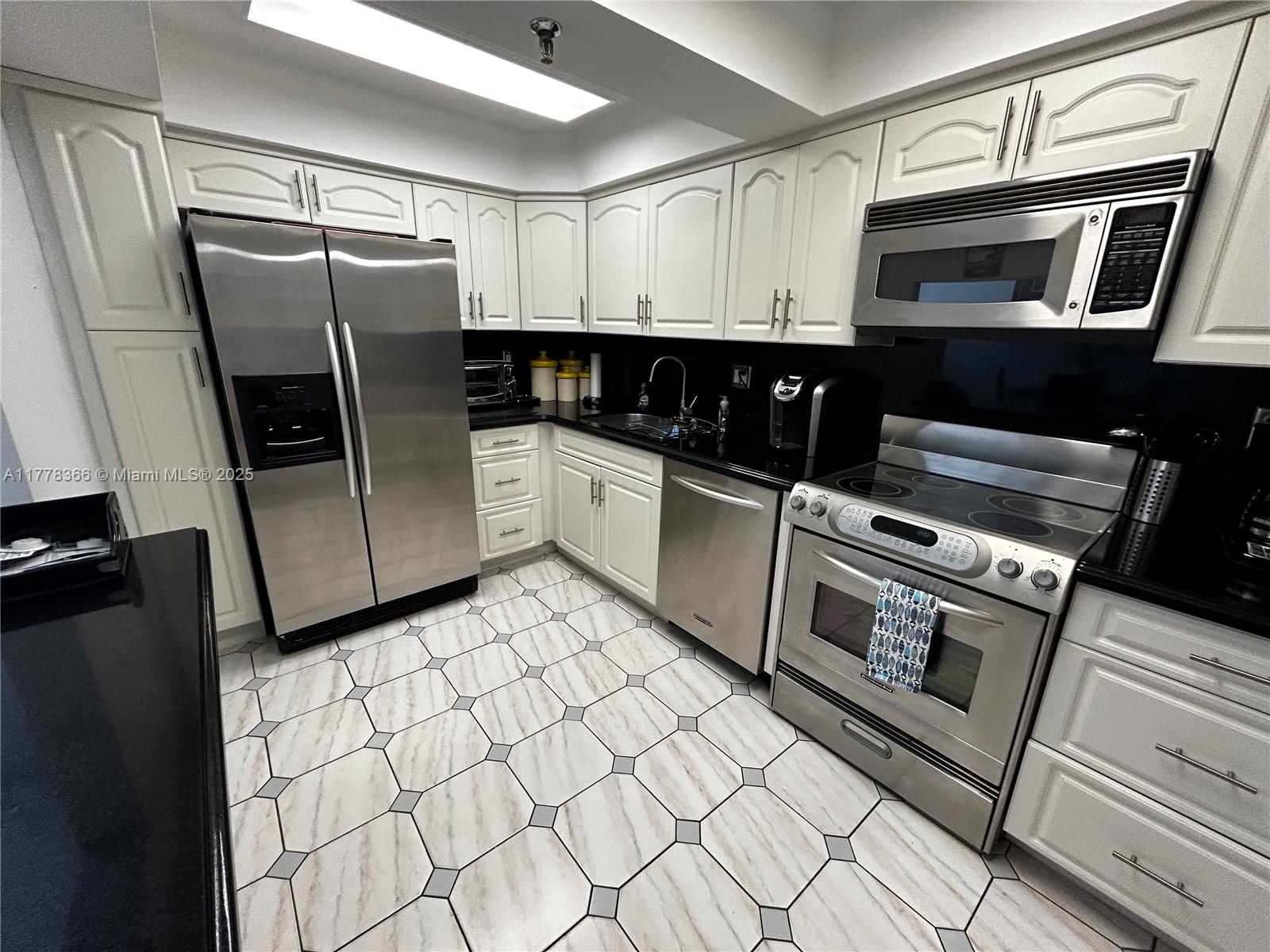 2401 Collins Ave # 1403, Miami Beach Unit: 1403