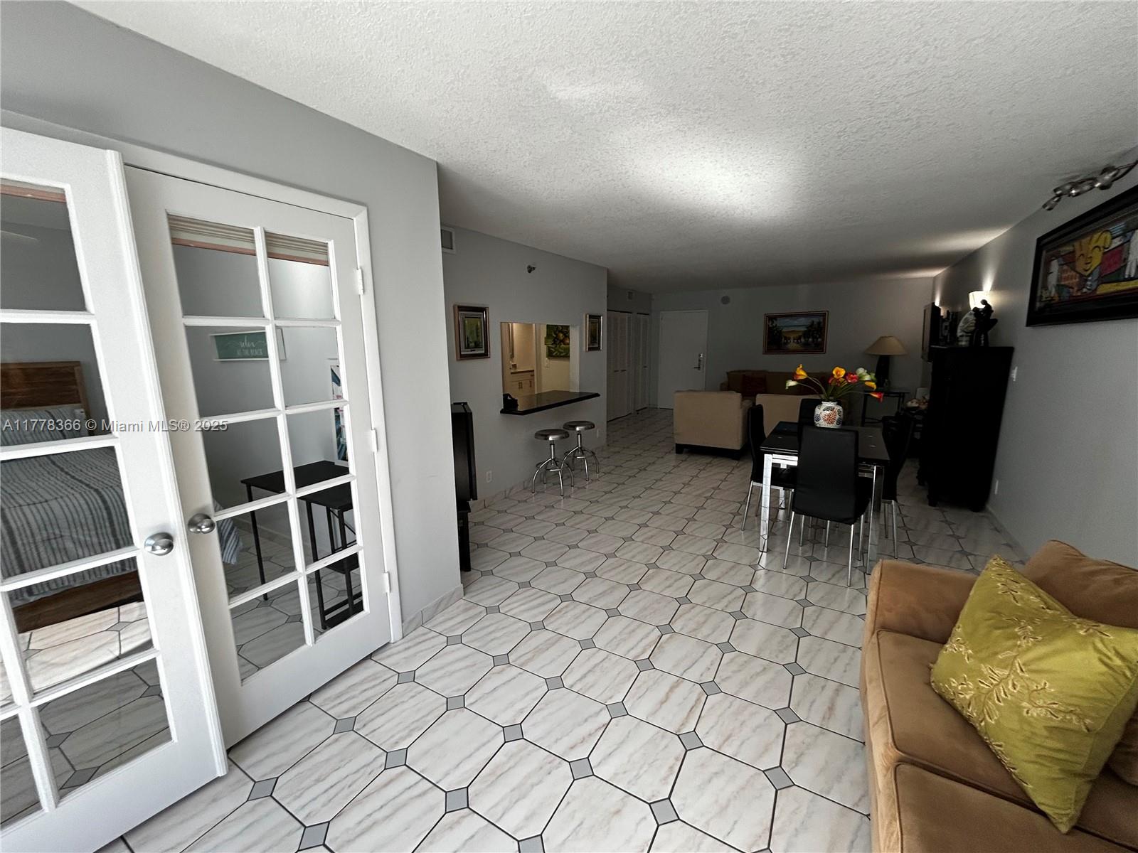 2401 Collins Ave # 1403, Miami Beach Unit: 1403