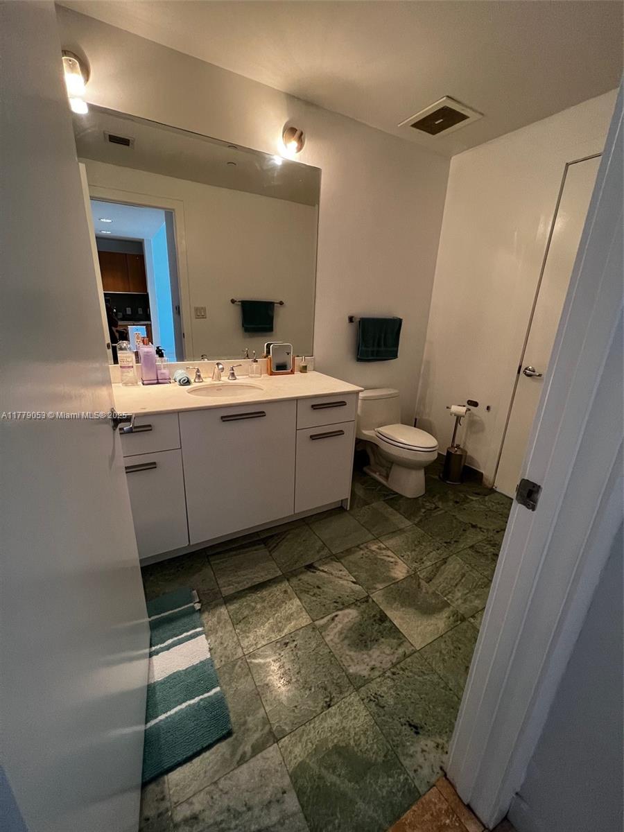 1050 Brickell Ave # 2504