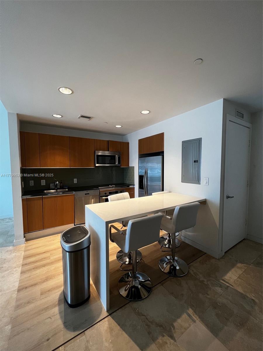 1050 Brickell Ave # 2504