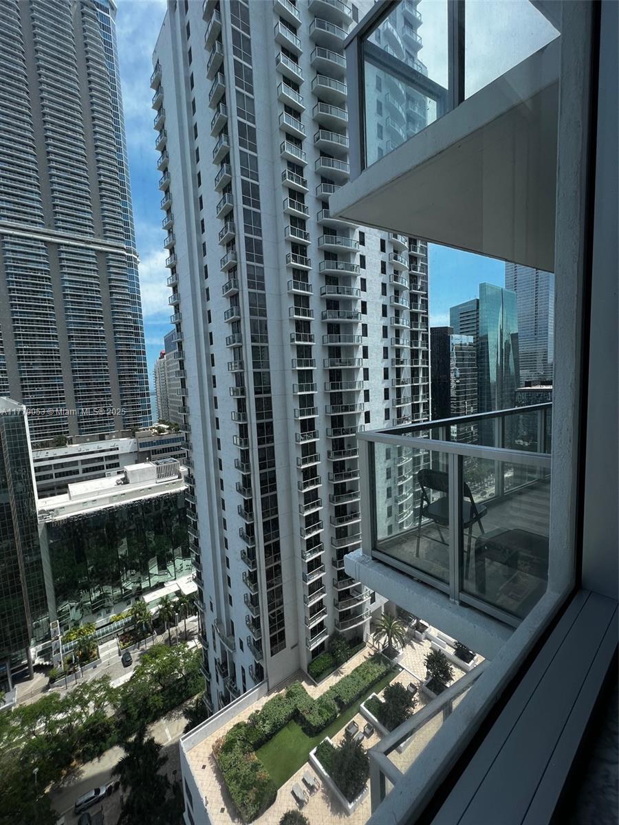 1050 Brickell Ave # 2504