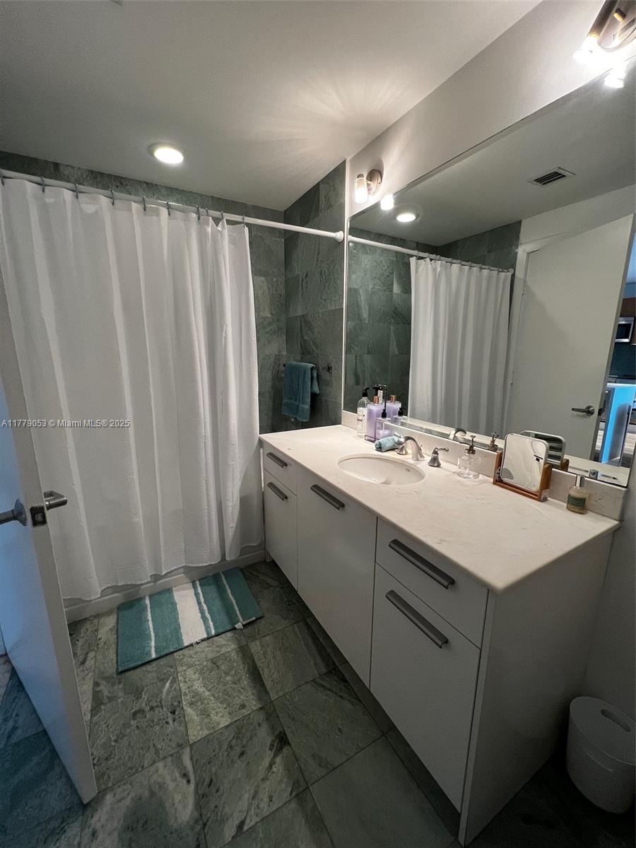 1050 Brickell Ave # 2504