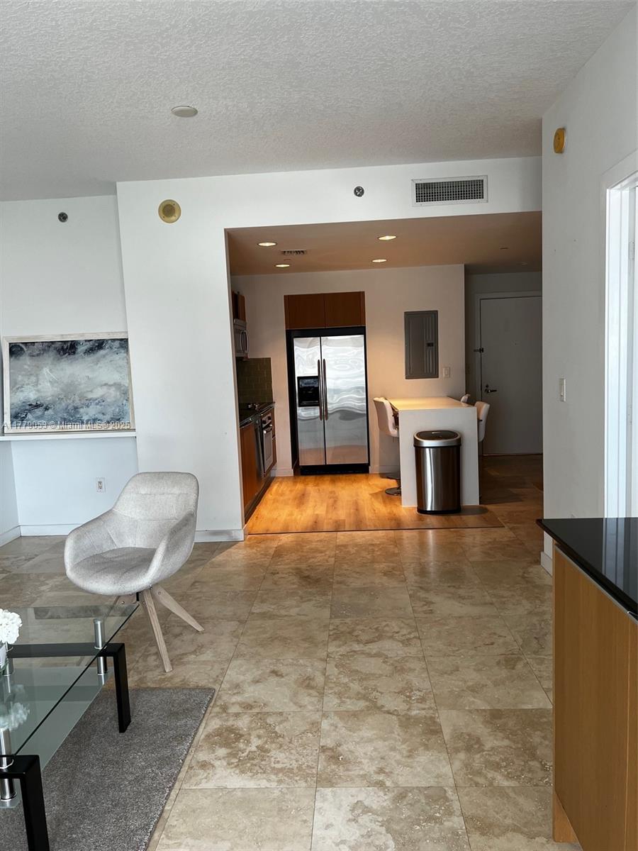 1050 Brickell Ave # 2504