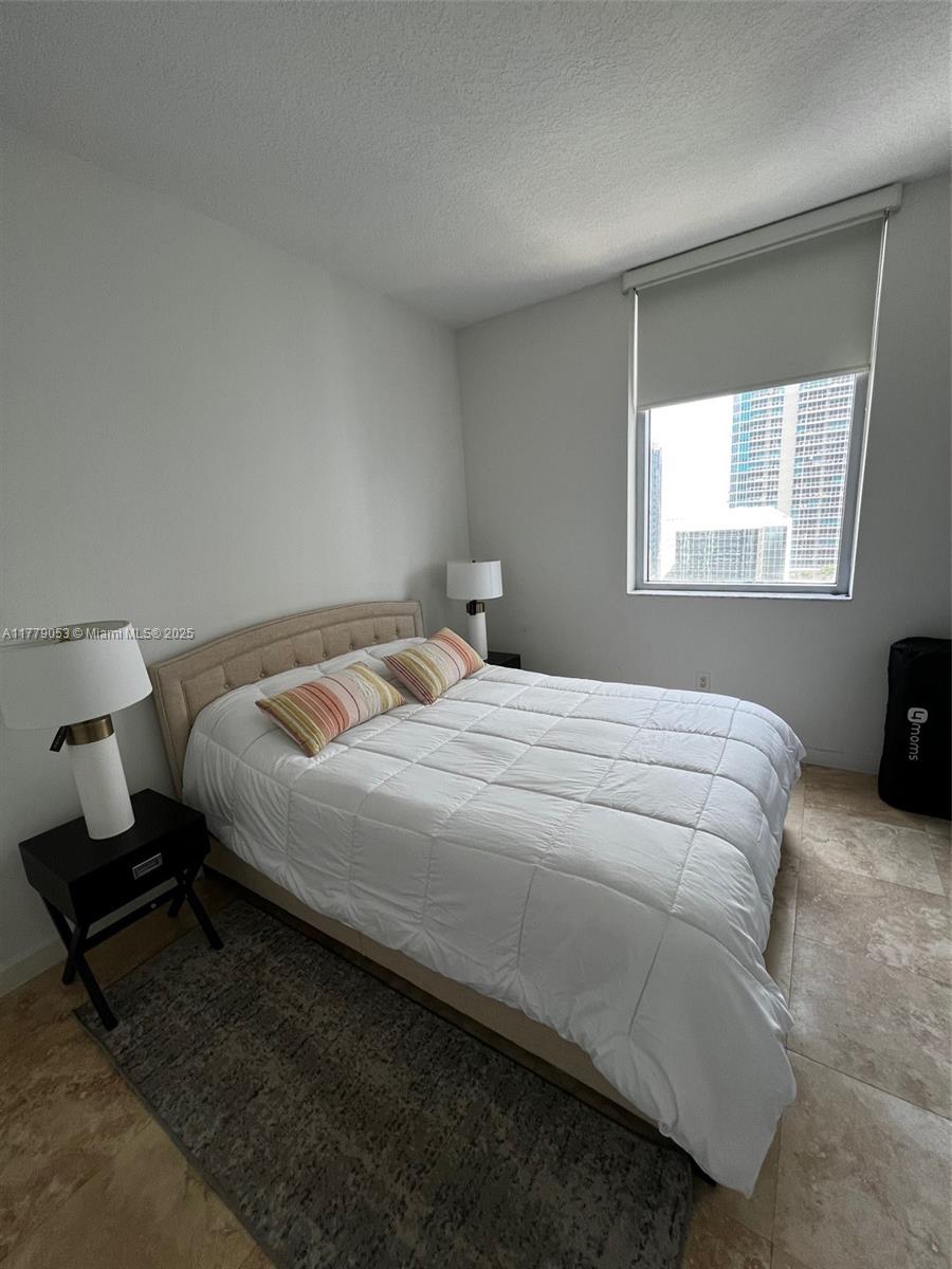 1050 Brickell Ave # 2504