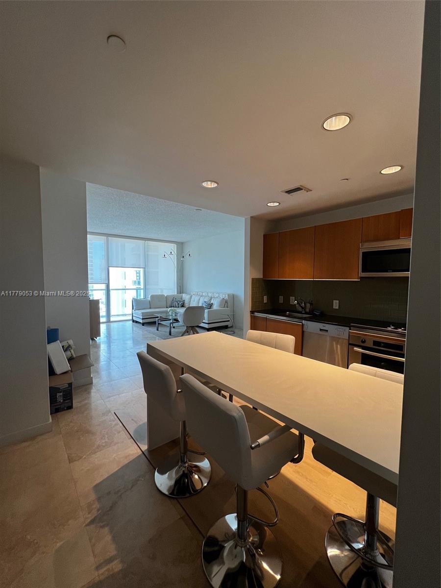 1050 Brickell Ave # 2504