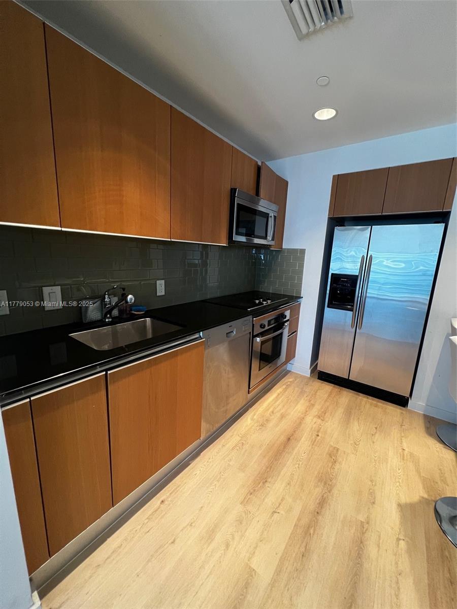 1050 Brickell Ave # 2504