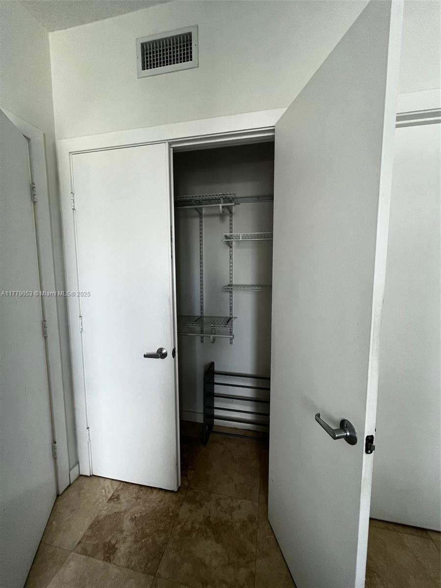 1050 Brickell Ave # 2504