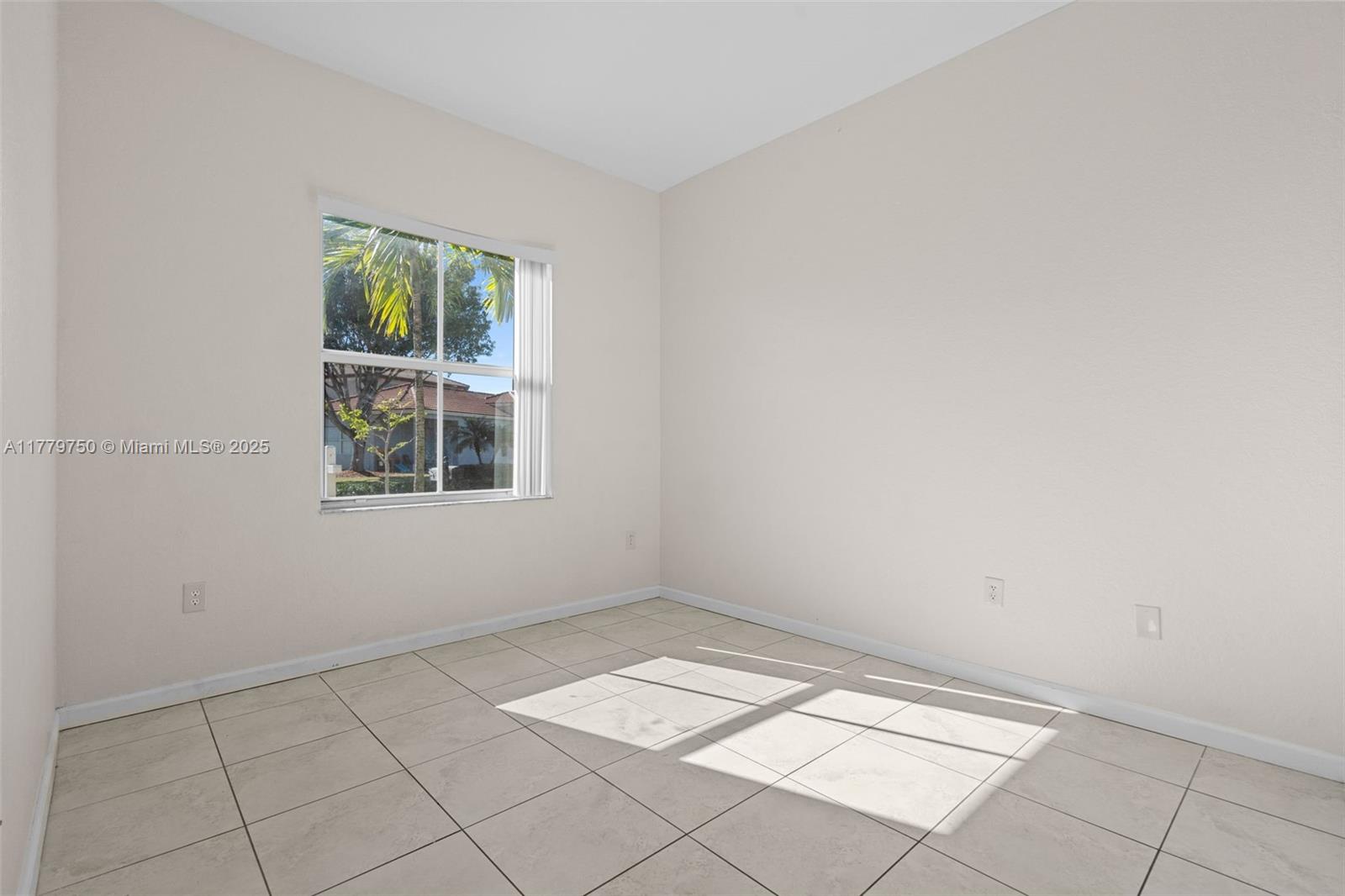 1270 NE 39th Ave # 1270