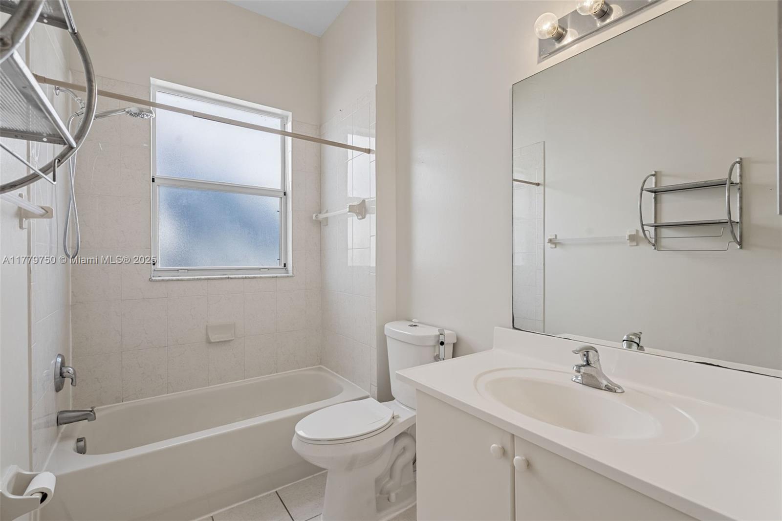 1270 NE 39th Ave # 1270
