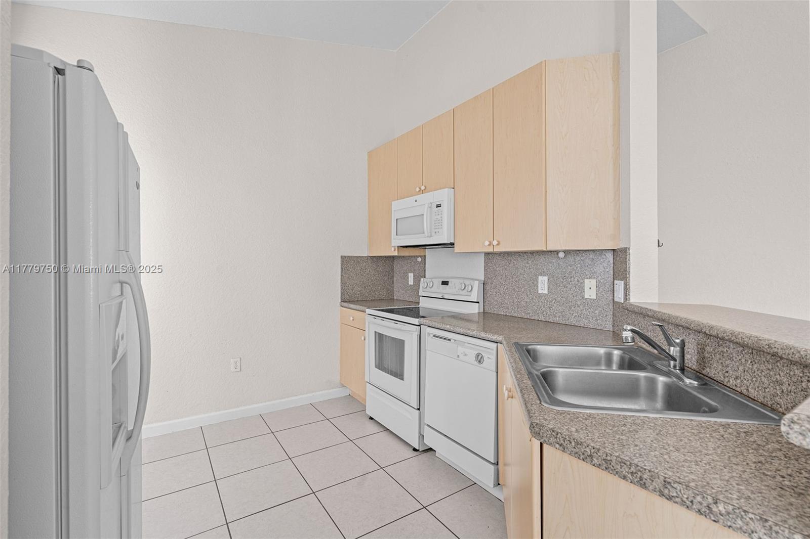 1270 NE 39th Ave # 1270