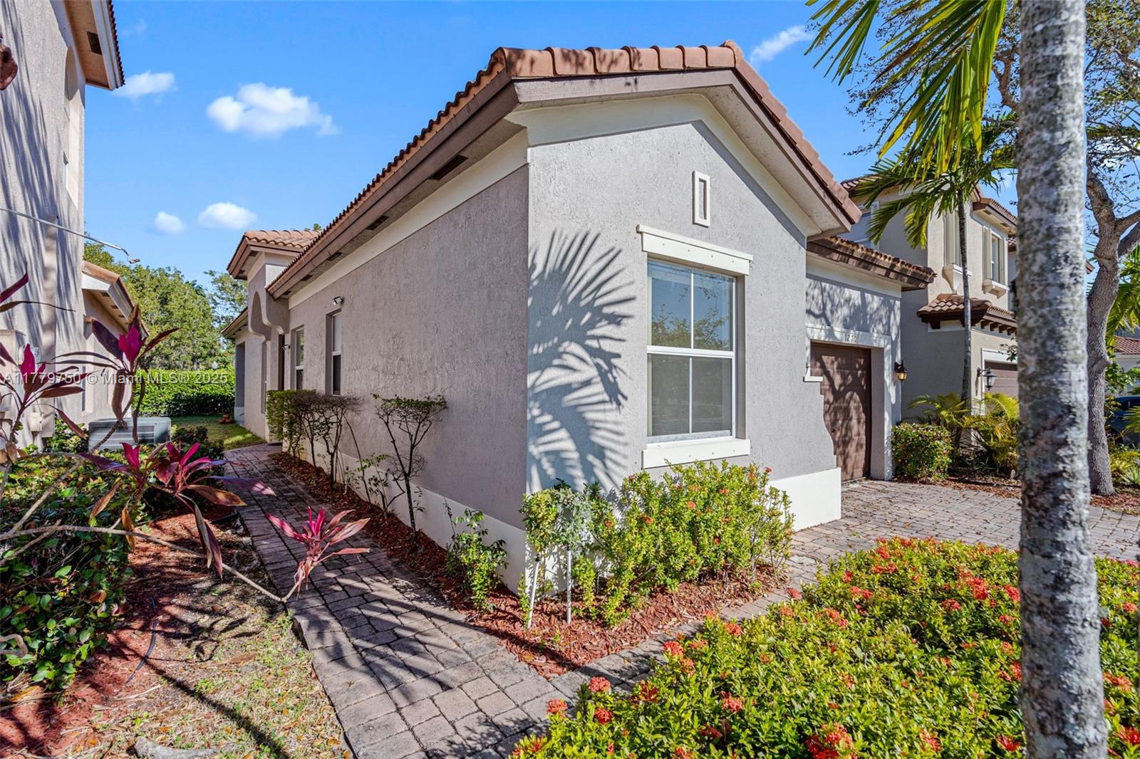 1270 NE 39th Ave # 1270