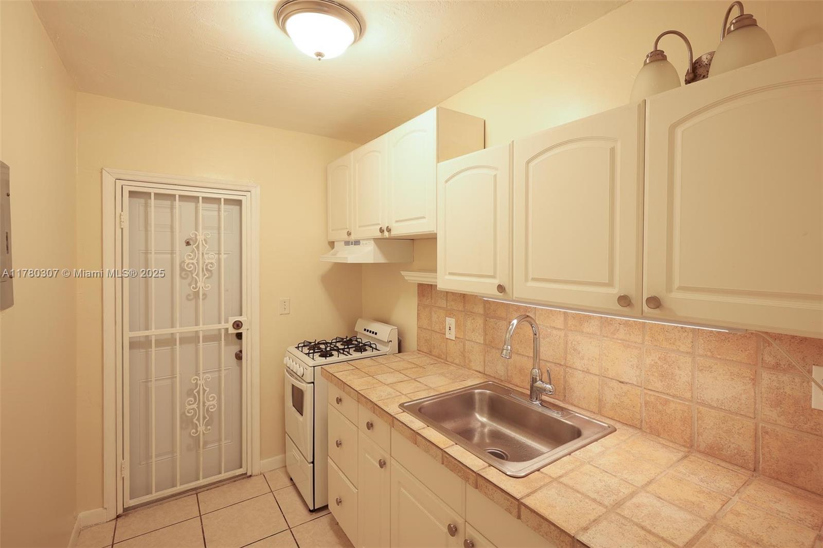 555 SW 16th Ave # 6