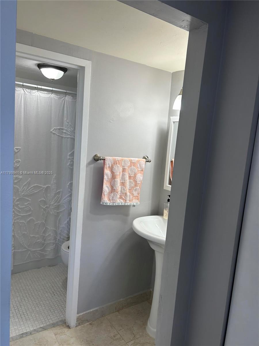 2899 Collins Ave # 708