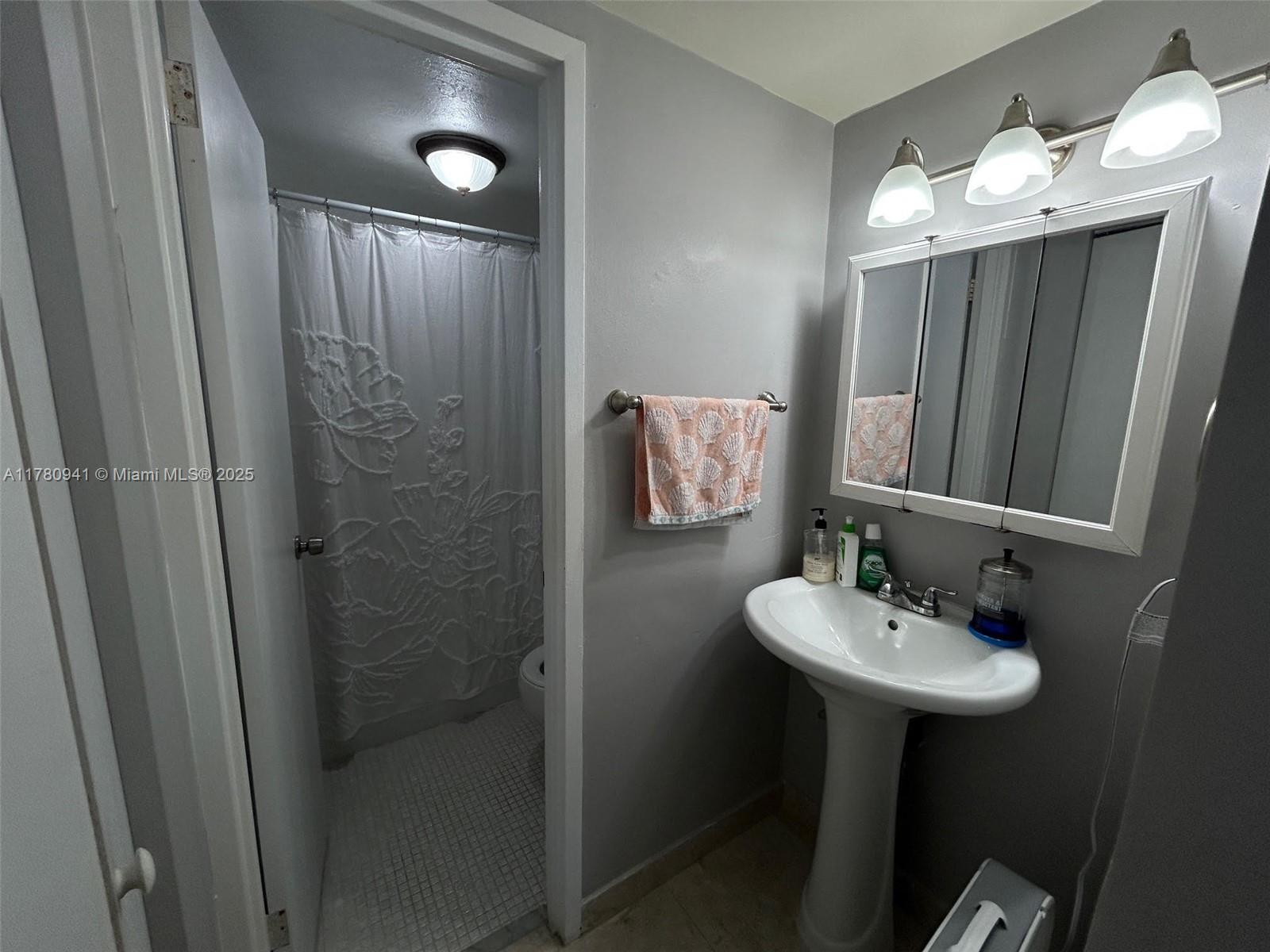 2899 Collins Ave # 708