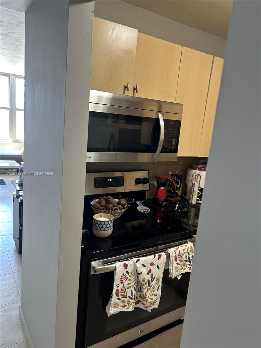 2899 Collins Ave # 708