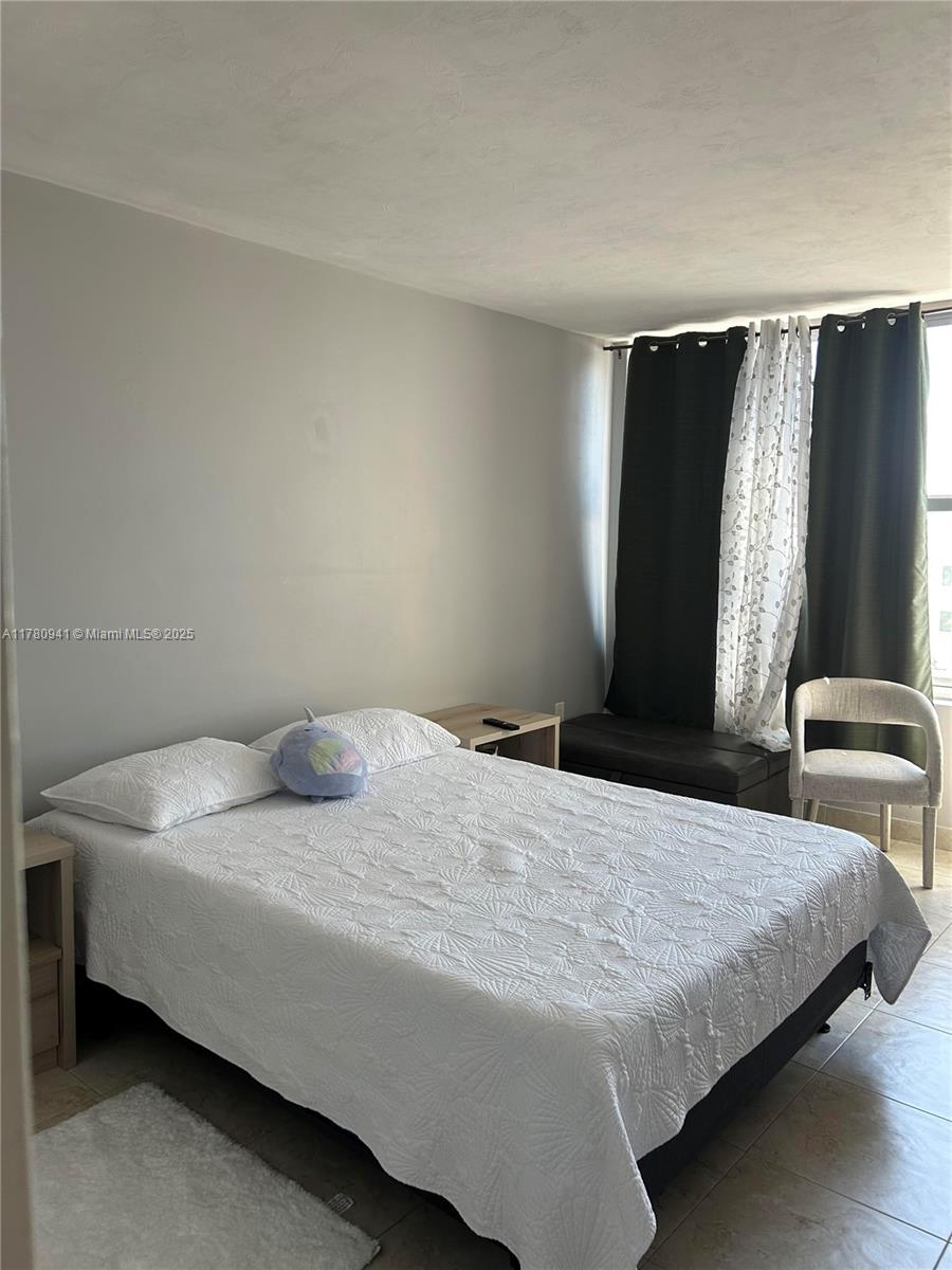 2899 Collins Ave # 708