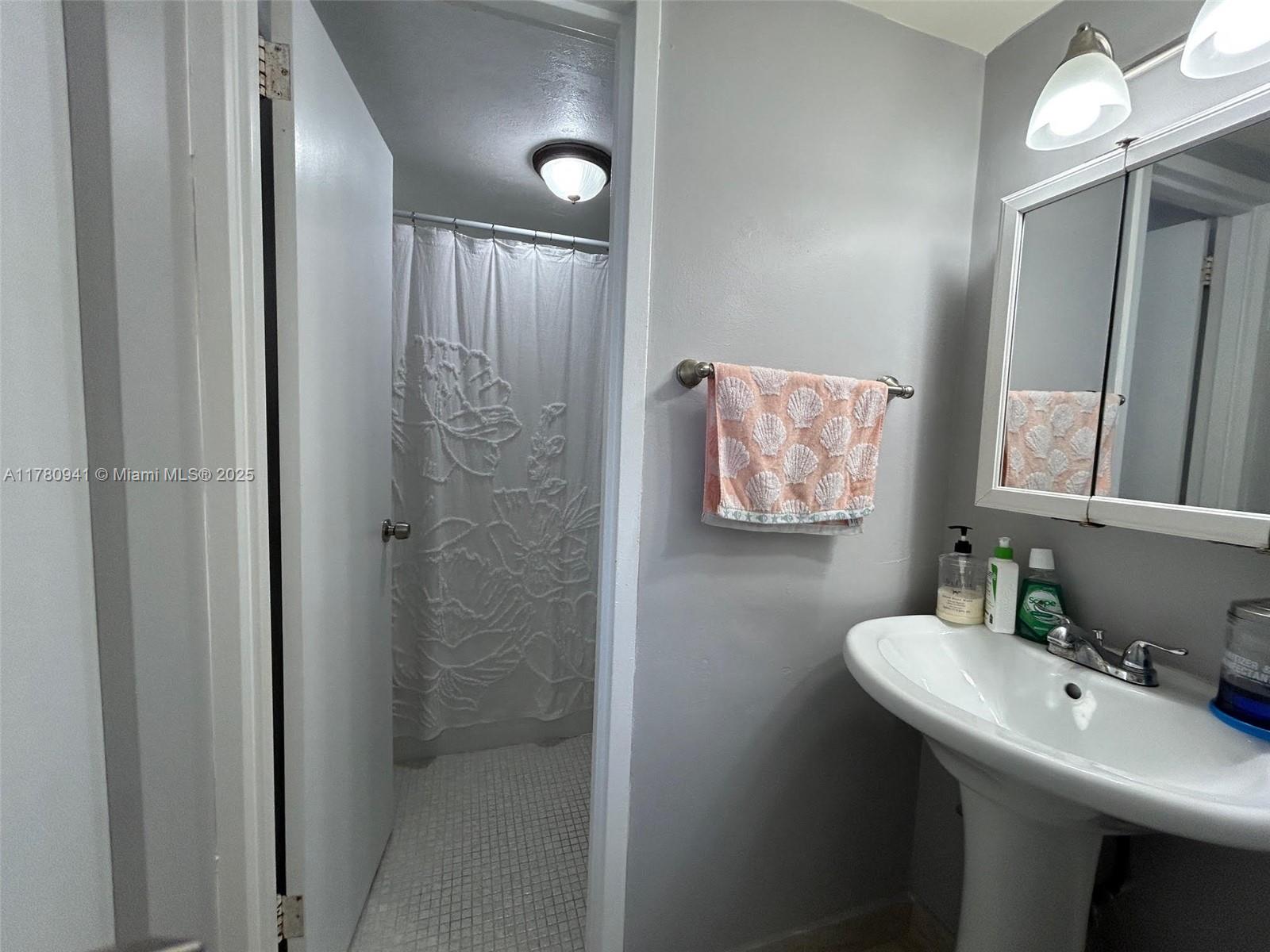 2899 Collins Ave # 708