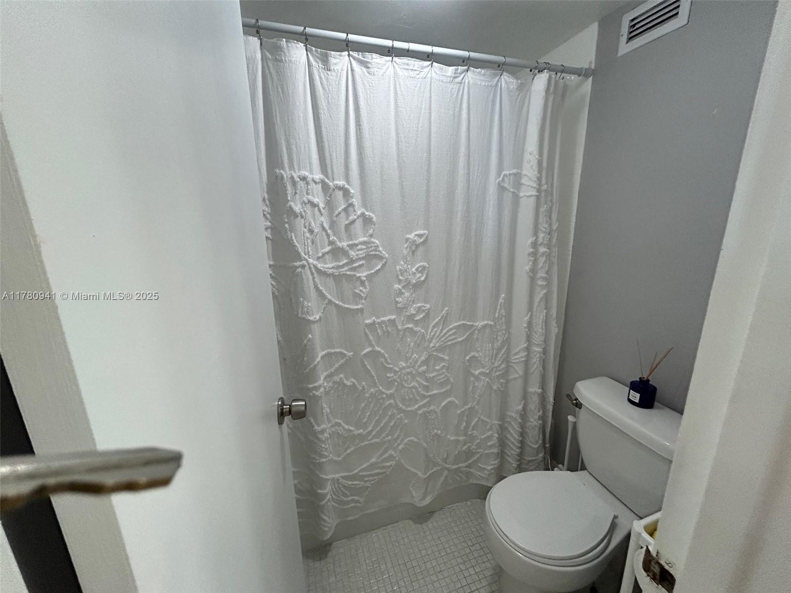 2899 Collins Ave # 708